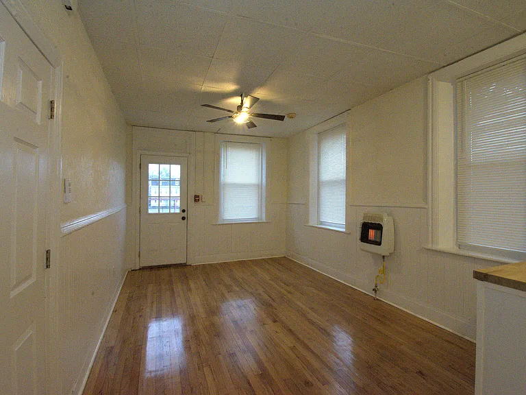 621 N 10th St #4 — Photo 5
