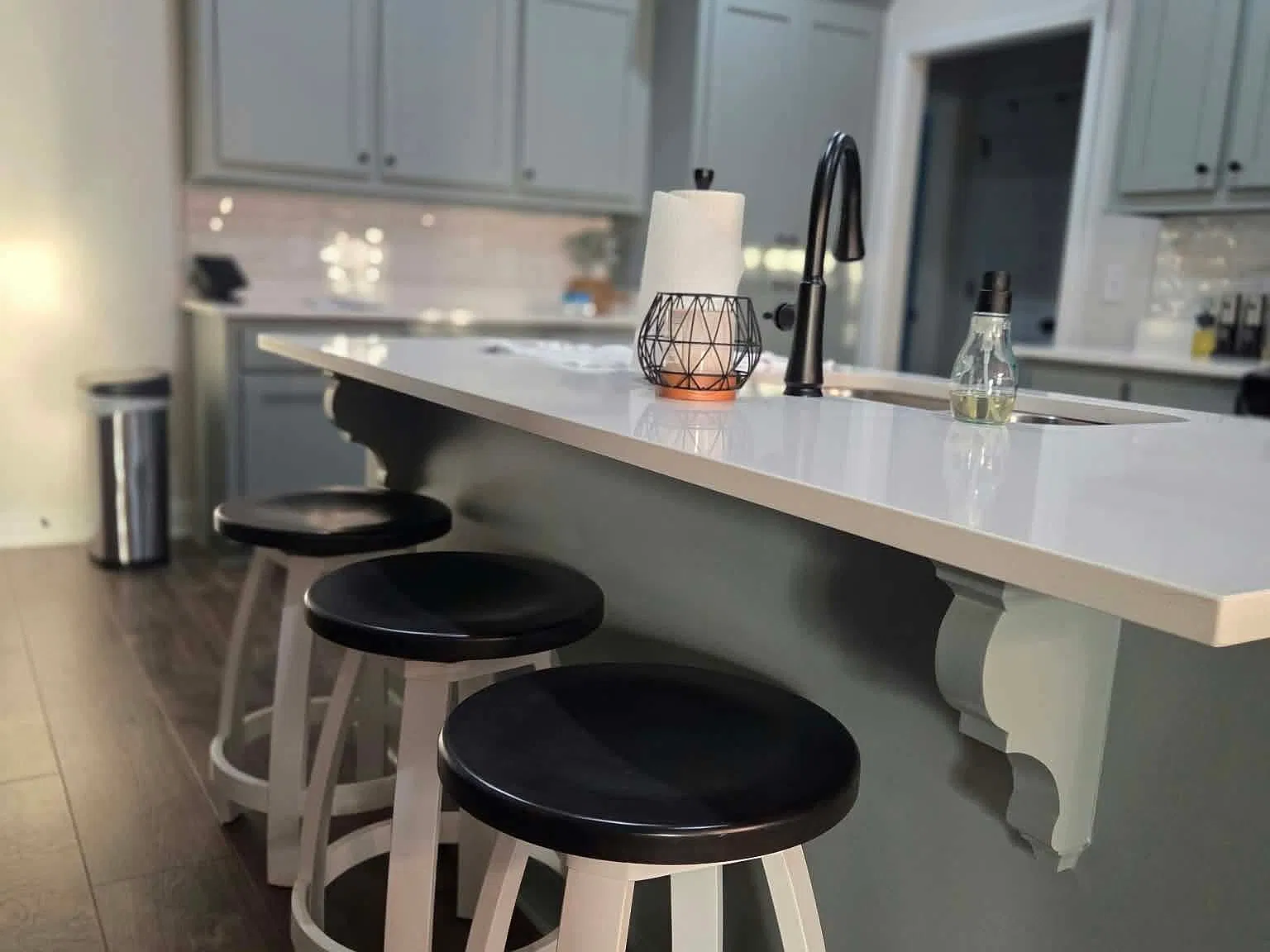 3 bed, 2.5 bath, 2200 sqft, $3,000 — Photo 3