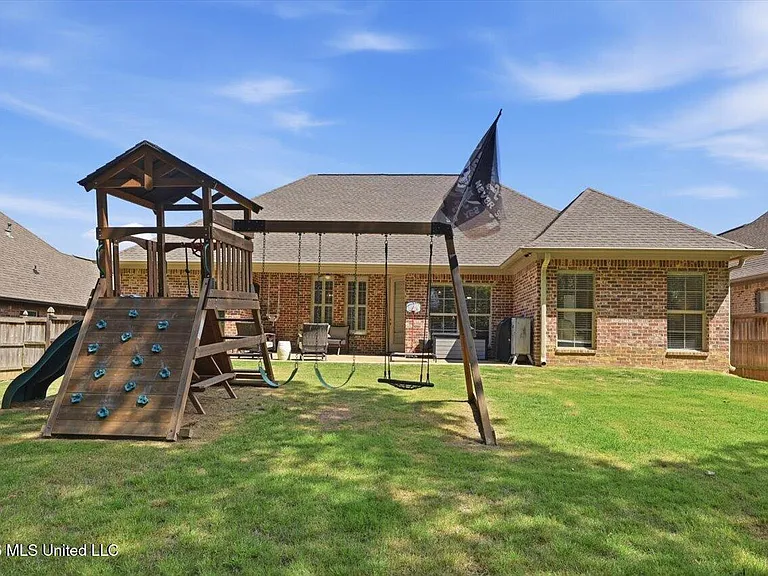 320 Oakville Cir — Photo 27