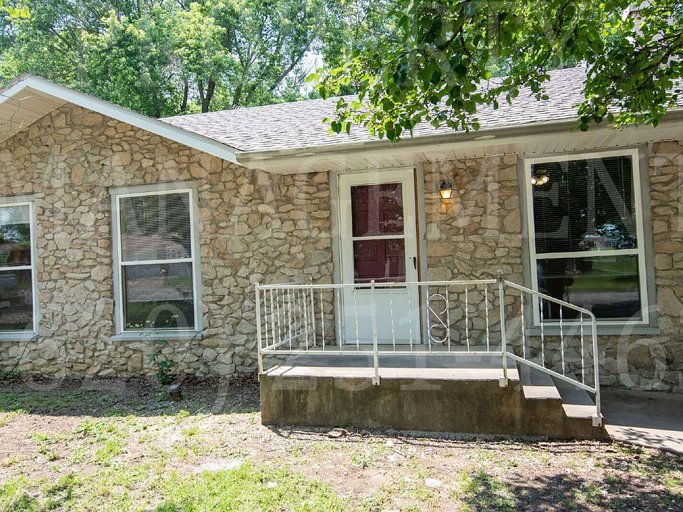 1st image of 204 Edgewood Dr