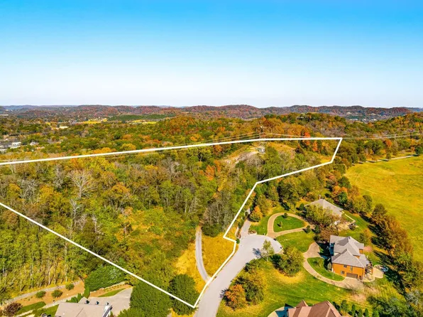 402 Lake Valley Dr, Franklin, TN 37069