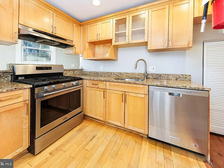 300 Oklahoma Ave NE #101 — Photo 4