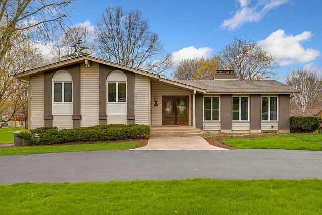 1st image of 210 Greenwood Dr