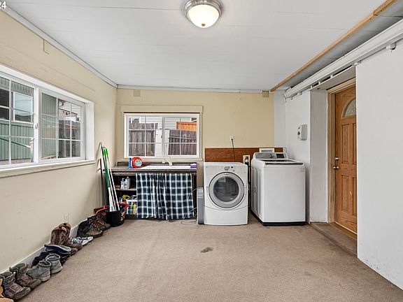 4th image of 14022 SE Lee Ave