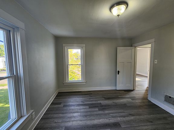 3rd image of 50 E Main St #2B-1BA-550SQFT
