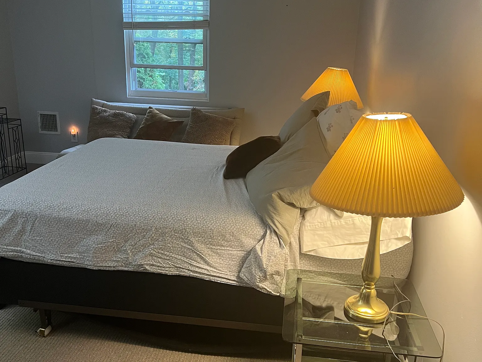 3 bed, 1000 sqft, $1,950 — Photo 2