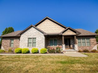 101 N Hilton Dr, Heyworth, IL