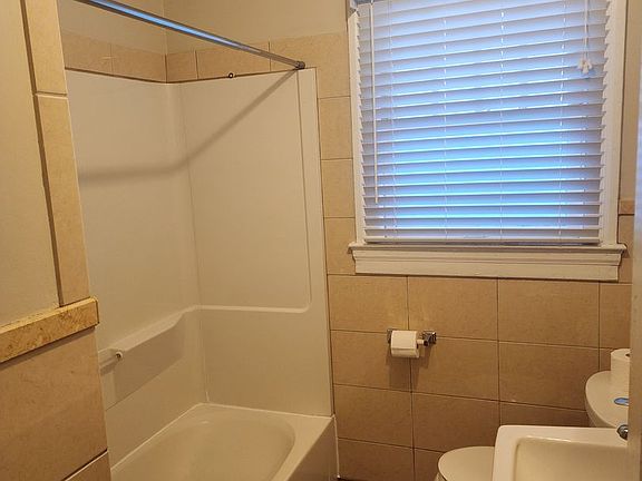 5th image of 859 Saint Clair St