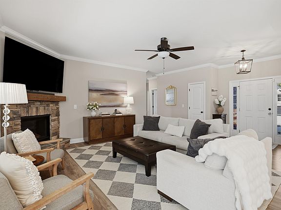 4th image of 105 Oaktree Way