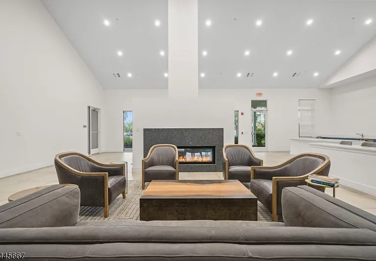 723 Lorhan Dr — Photo 16