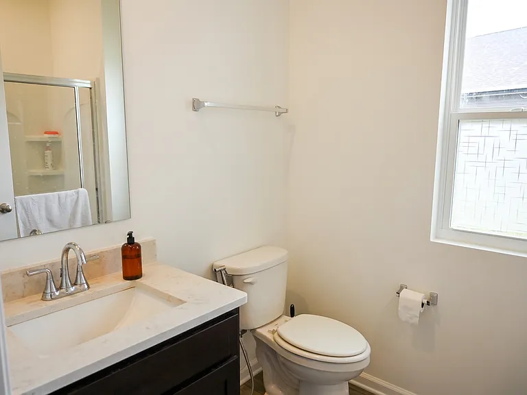 4252 Sedgewick Ln — Photo 9