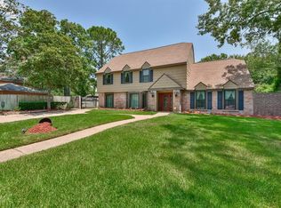 918 Forest Lake Dr, Seabrook, TX 77586