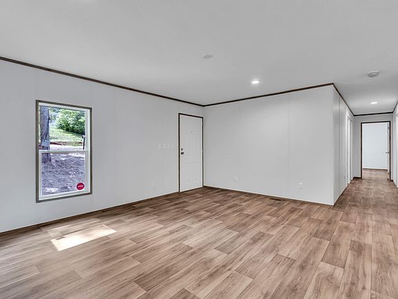 5th image of 146 Burmaster St