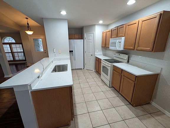 4th image of 4223 Donnington Dr