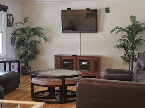 3rd image of 6 Colonial Woods Dr