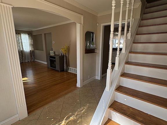 3rd image of 2400 Beverly Rd