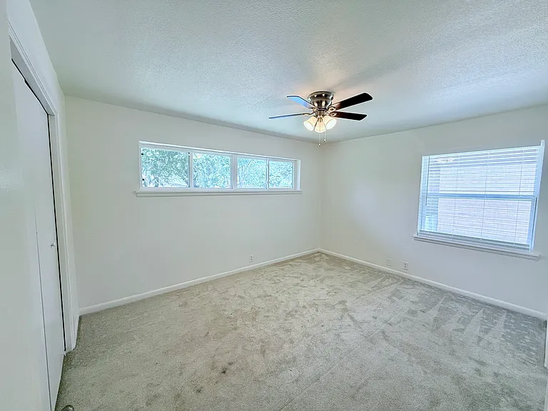 1411 W Shields Dr — Photo 13