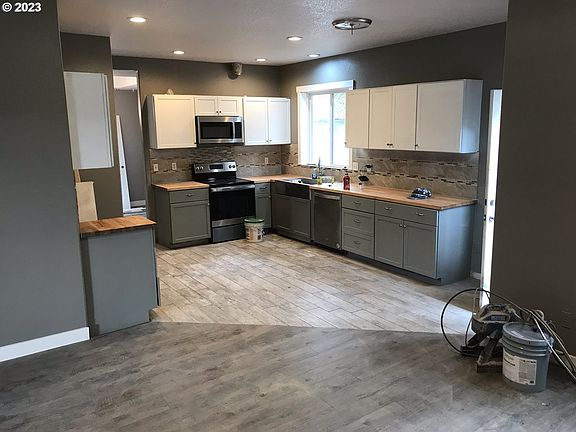 4th image of 2037 Ambassador Ave