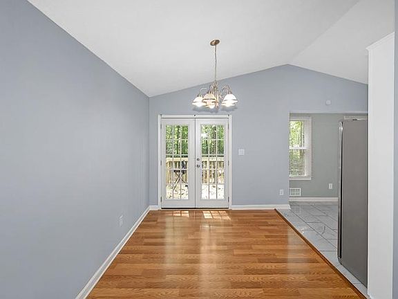 4th image of 3035 Malvern Dr