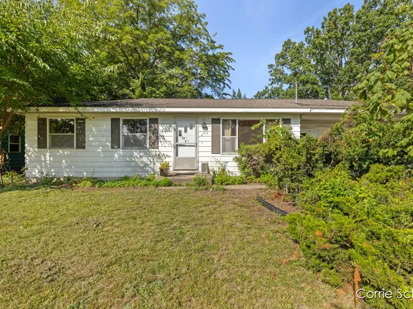 5315 Pinebrook Ave SE, Kentwood, MI 49548