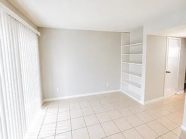5th image of 167 Woodlake Manor Dr