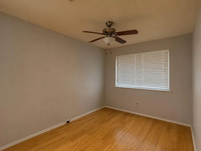 7913 Grove Ridge Dr — Photo 19