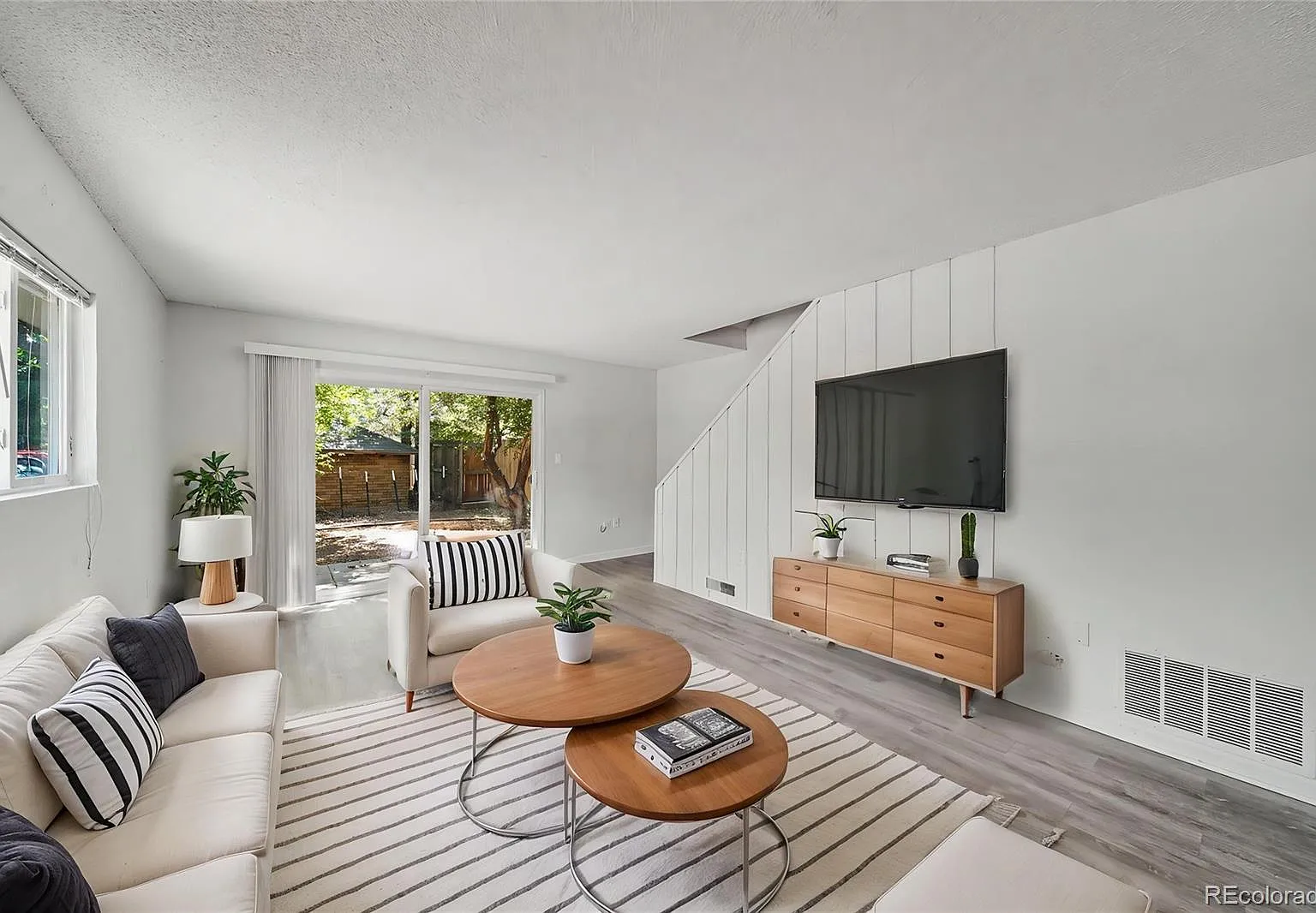 2 bed, 1.0 bath, 1024 sqft, $2,295 — Photo 3