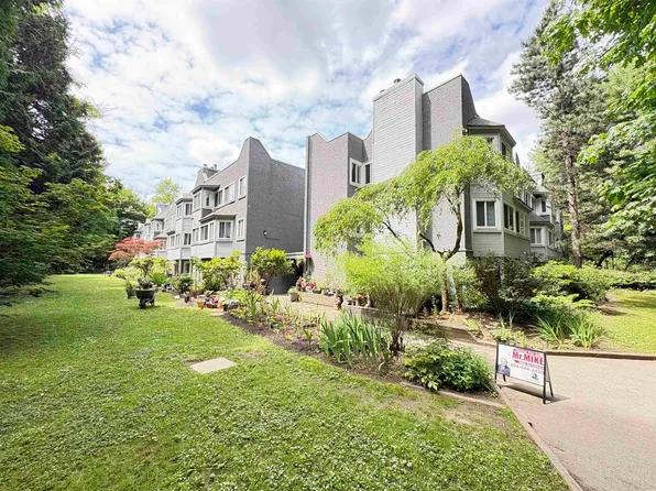 9880 Manchester Dr #312, Burnaby, BC V3N 4R3