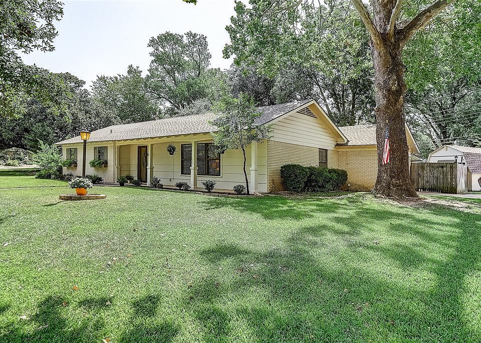 1st image of 1216 W Lilly Ln