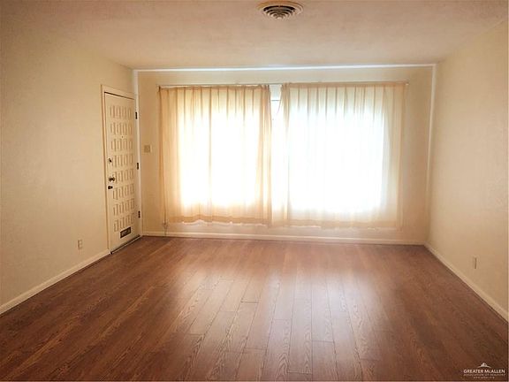 3rd image of 1601 Little St