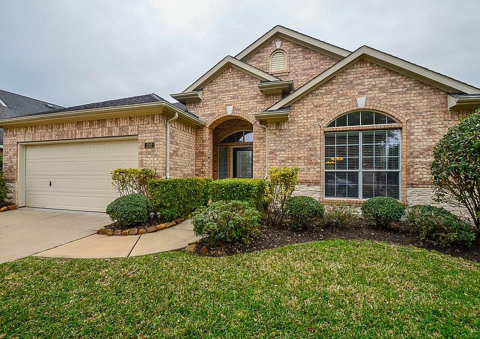 1st image of 302 Briar Trace Ln