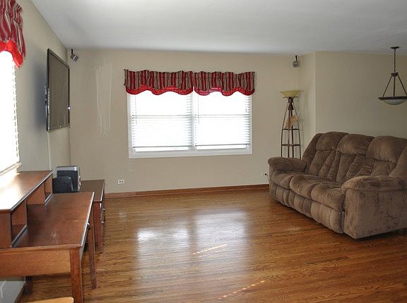 2nd image of 321 Hiawatha Dr