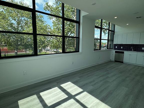 4th image of 1600 W Hunting Park Ave #215