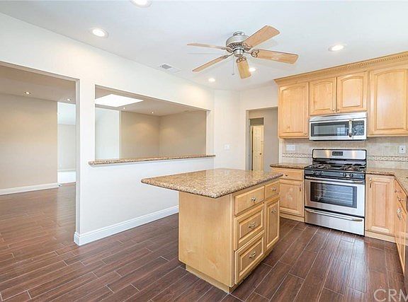 4th image of 1049 Bradford Dr