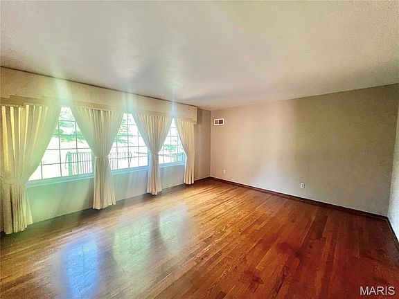 3rd image of 2637 Garham Dr