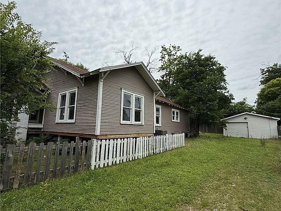 3rd image of 816 N 2nd St