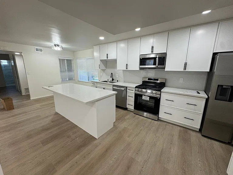 1058 Benjamin Pl — Photo 2