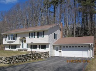 201 Crestwood Dr, Gardner, MA 01440