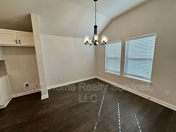 4th image of 10424 NW 34th St