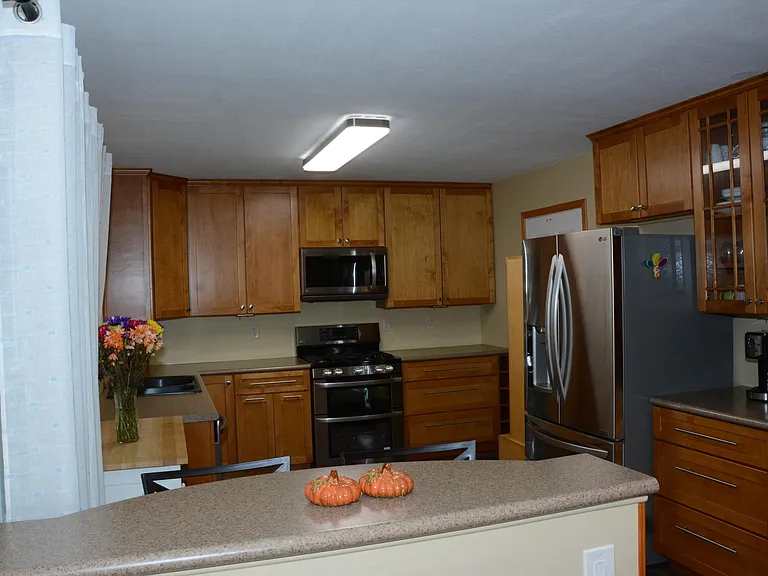 8811 Hawthorne Dr — Photo 31