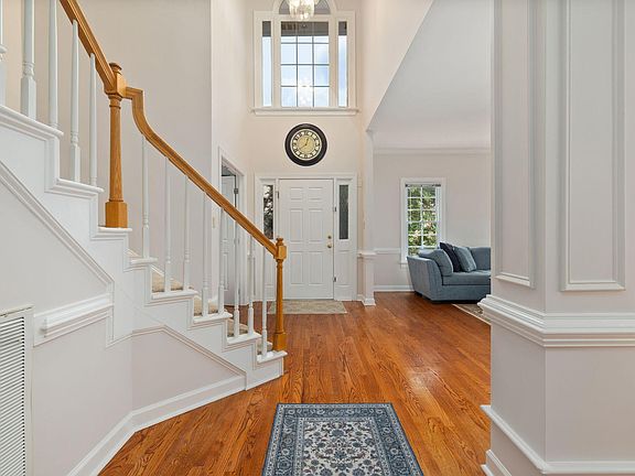 3rd image of 102 Pine Stroll Dr