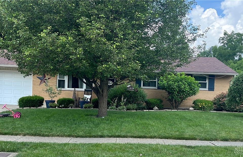 2nd image of 823 Desales St
