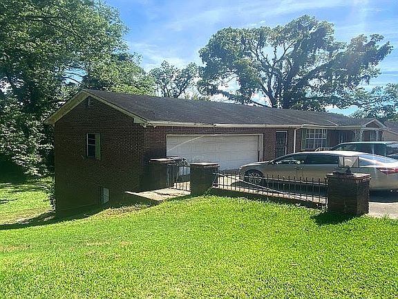 3rd image of 1358 East Ave