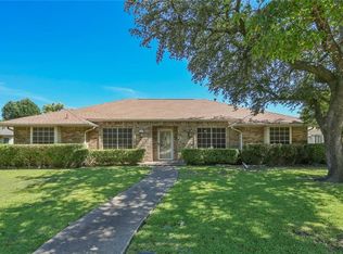 921 Prairie Creek Dr, Desoto, TX 75115