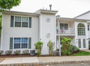 64 Crestview Ln, Mount Arlington, NJ 07856