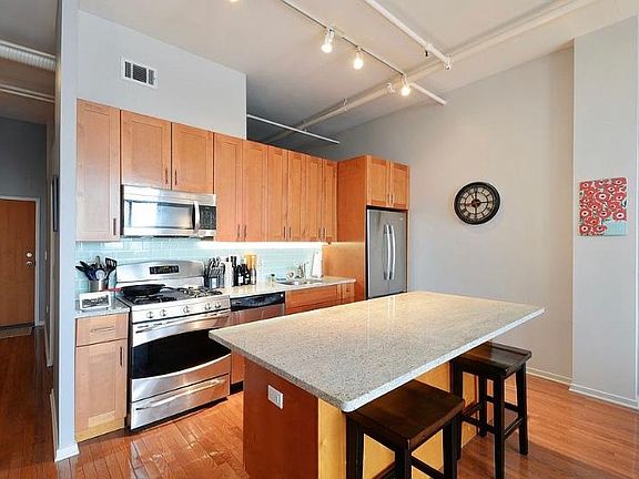 3rd image of 360 W Illinois St APT 9C