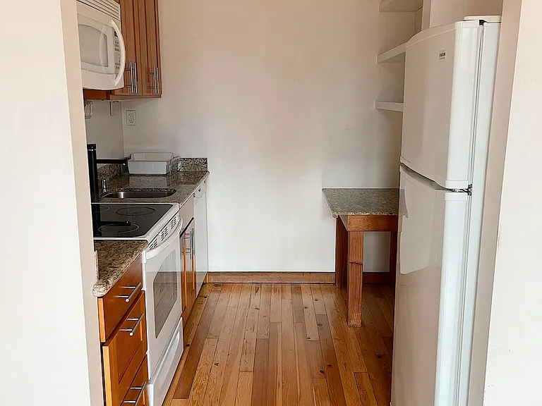215 2nd Ave S #405 — Photo 10