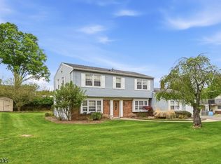 30 Whittier Ln, Oakland Boro, NJ 07436