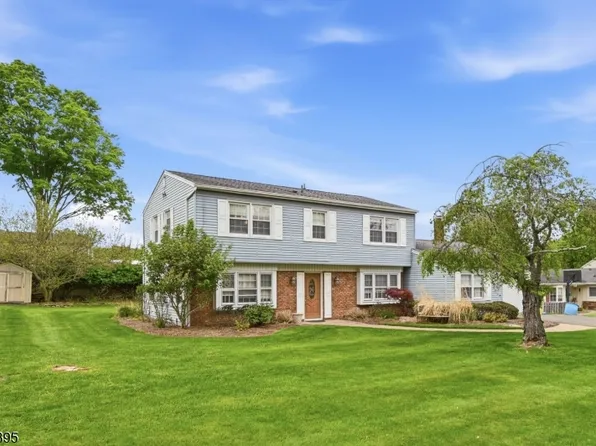 30 Whittier Ln, Oakland Boro, NJ 07436