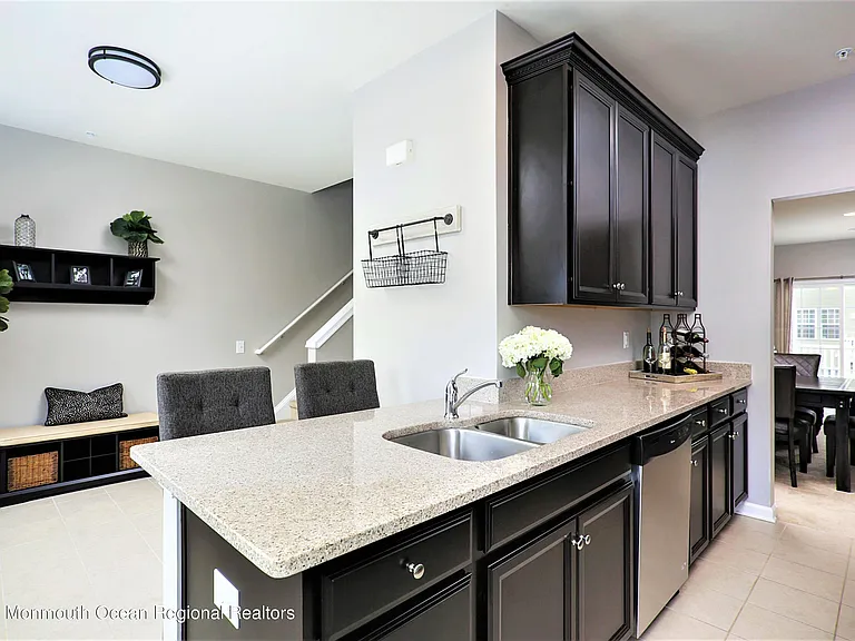137 Beacon Ln #605 — Photo 6